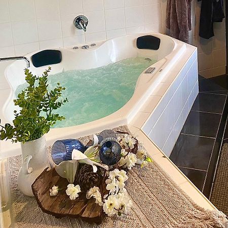 Couple'S Luxury Resort Spa Retreat Cowes Bagian luar foto