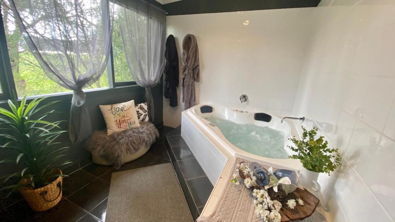 Couple'S Luxury Resort Spa Retreat Cowes Bagian luar foto
